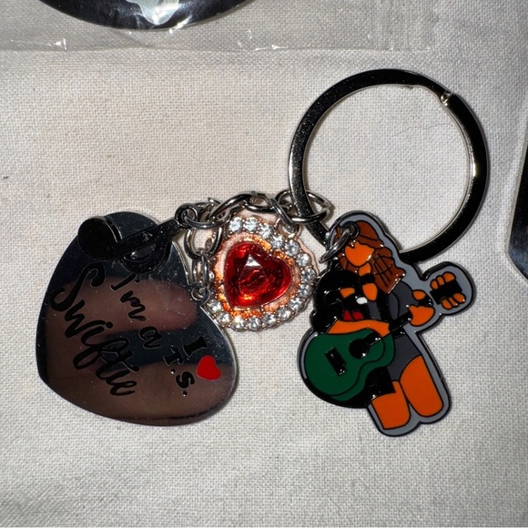 Taylor Swiftie Ultimate Fan Bundle - Picture 2 of 4